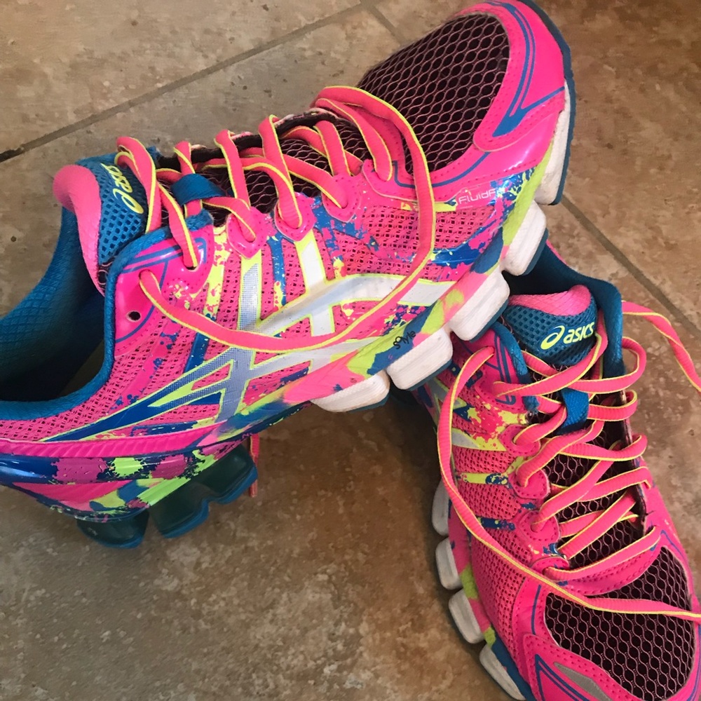 ✳️ ASICS - Gently used Tennis Shoes ✳️